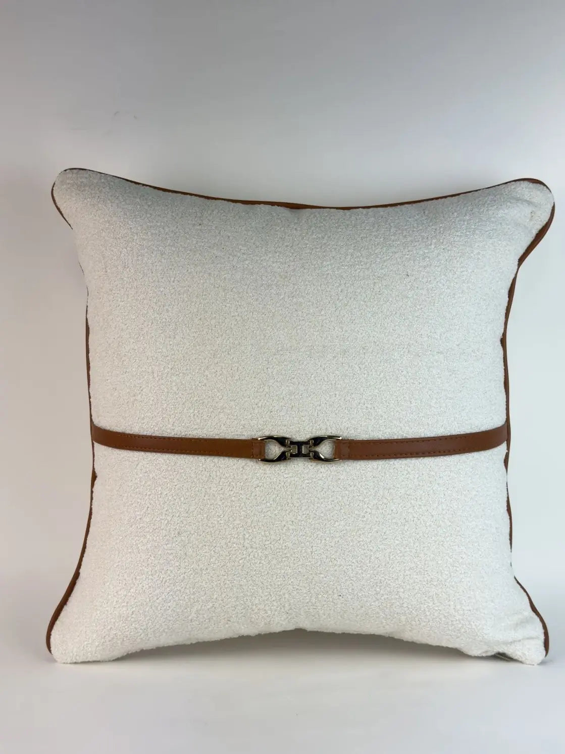 Coussin en bouclette/similicuir tabac