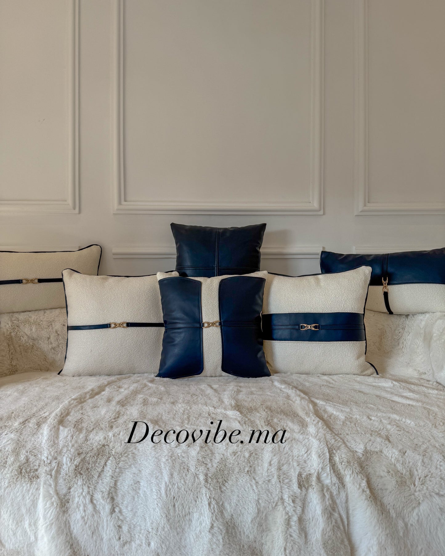 Coussin en similicuir bleu