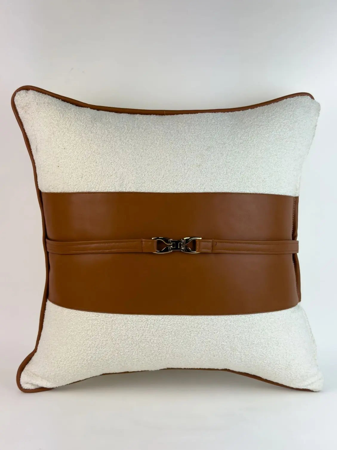 Coussin en bouclette/similicuir tabac