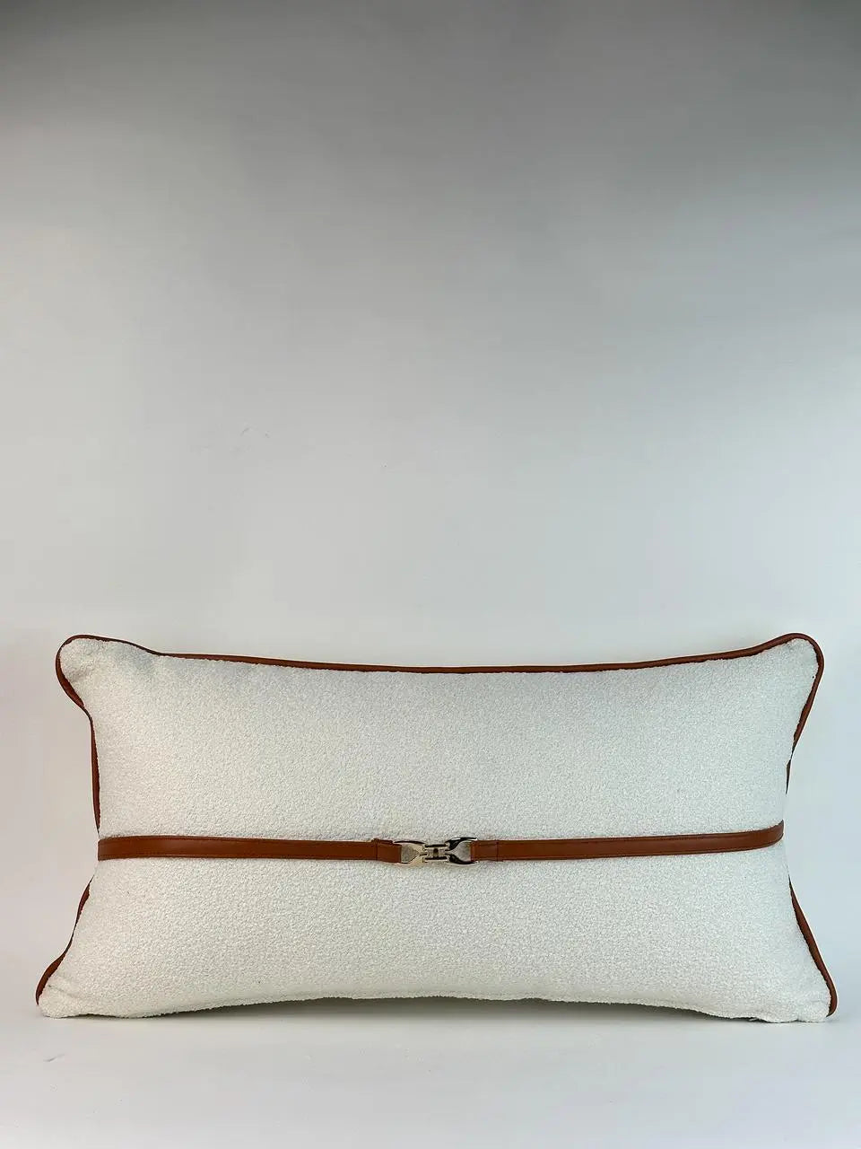 Coussin en bouclette/similicuir tabac