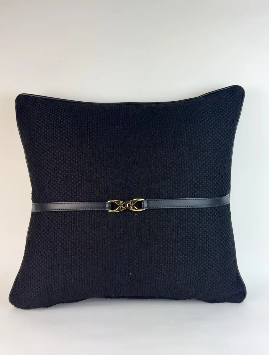 Coussin en bouclette/similicuir noir
