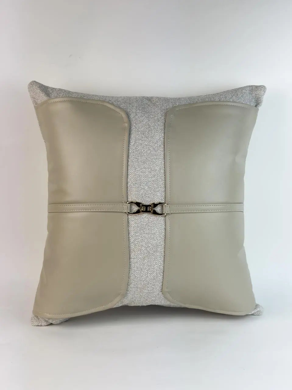 Coussin en bouclette/similicuir beige