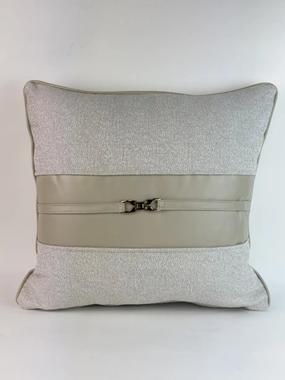 Coussin en bouclette/similicuir beige