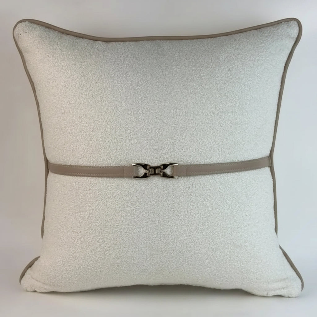 Coussin en bouclette/similicuir beige