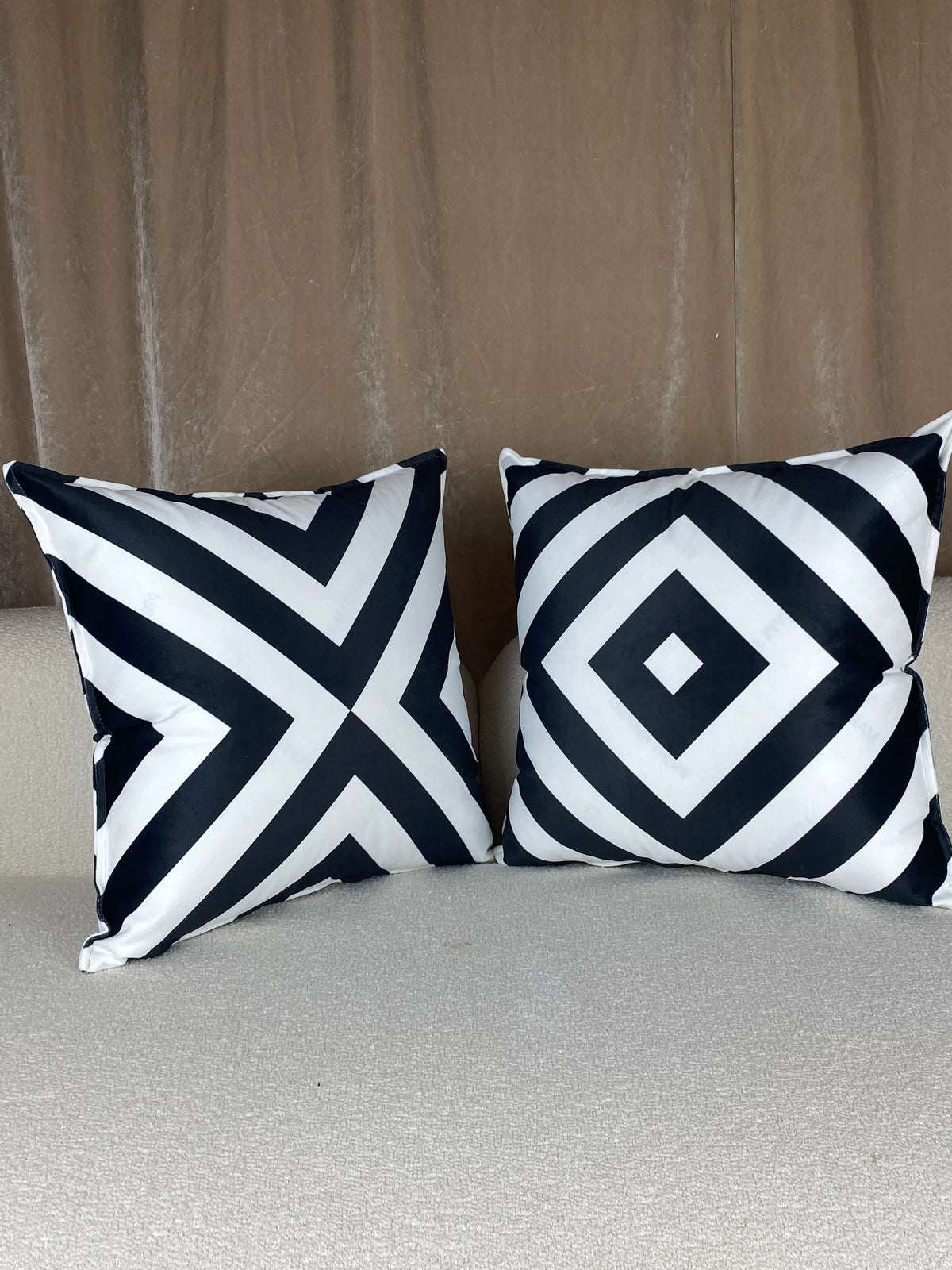 COUSSIN GRAPHIQUE LOSANGES NOIR & BLANC