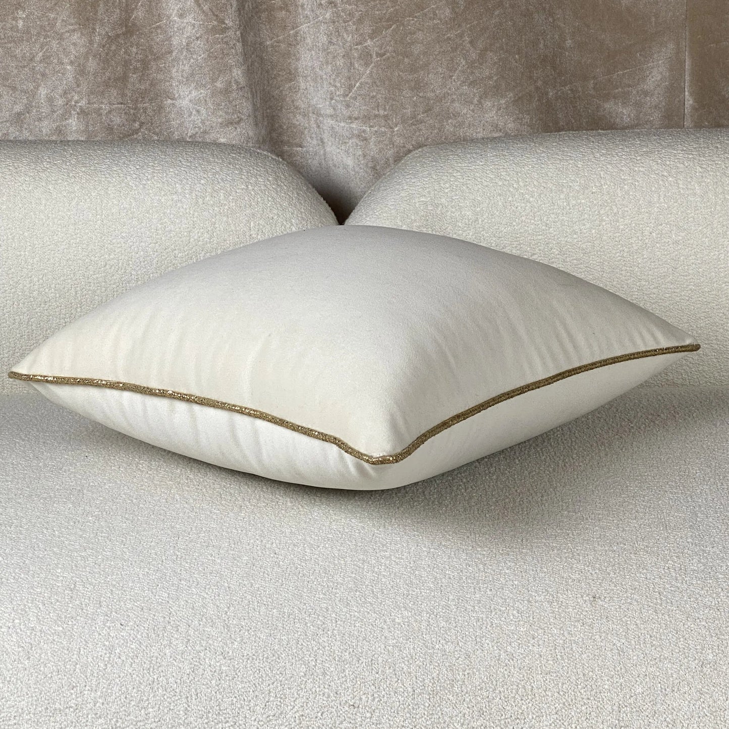 COUSSIN VELOUR BLANC CASSÉ / DORÉ