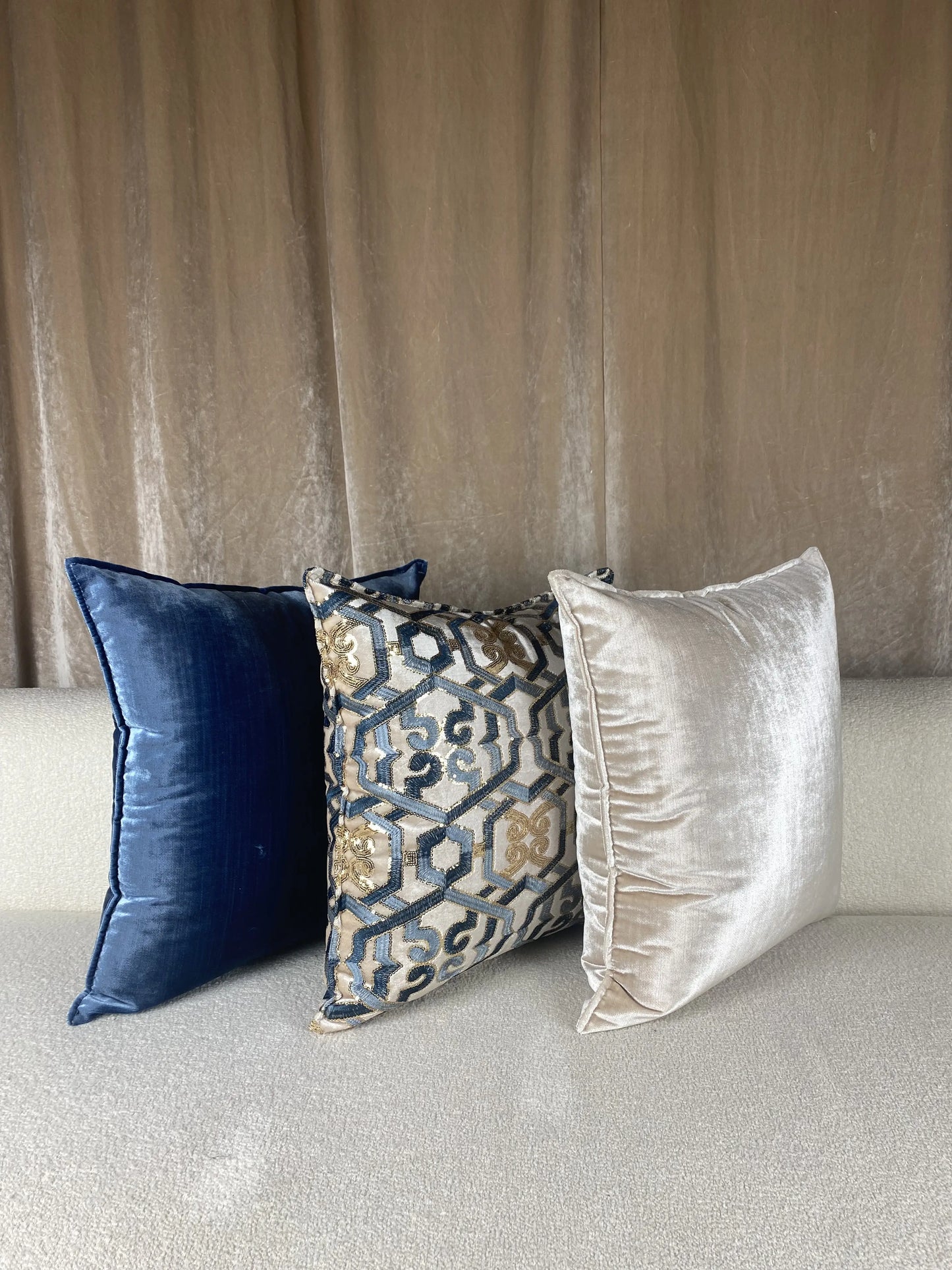 COUSSIN VELOUR UNI BLEU