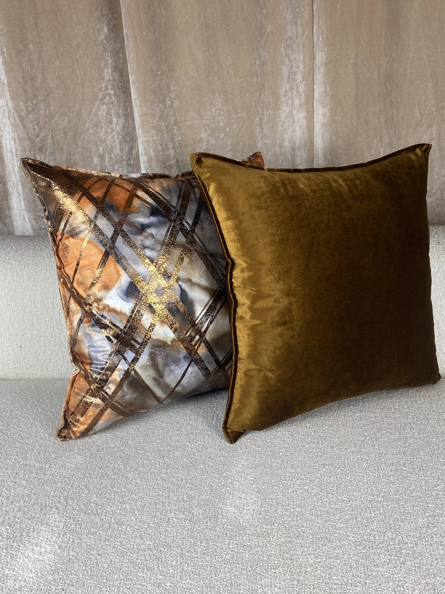 COUSSIN VELOUR UNI CAMEL FONCÉ