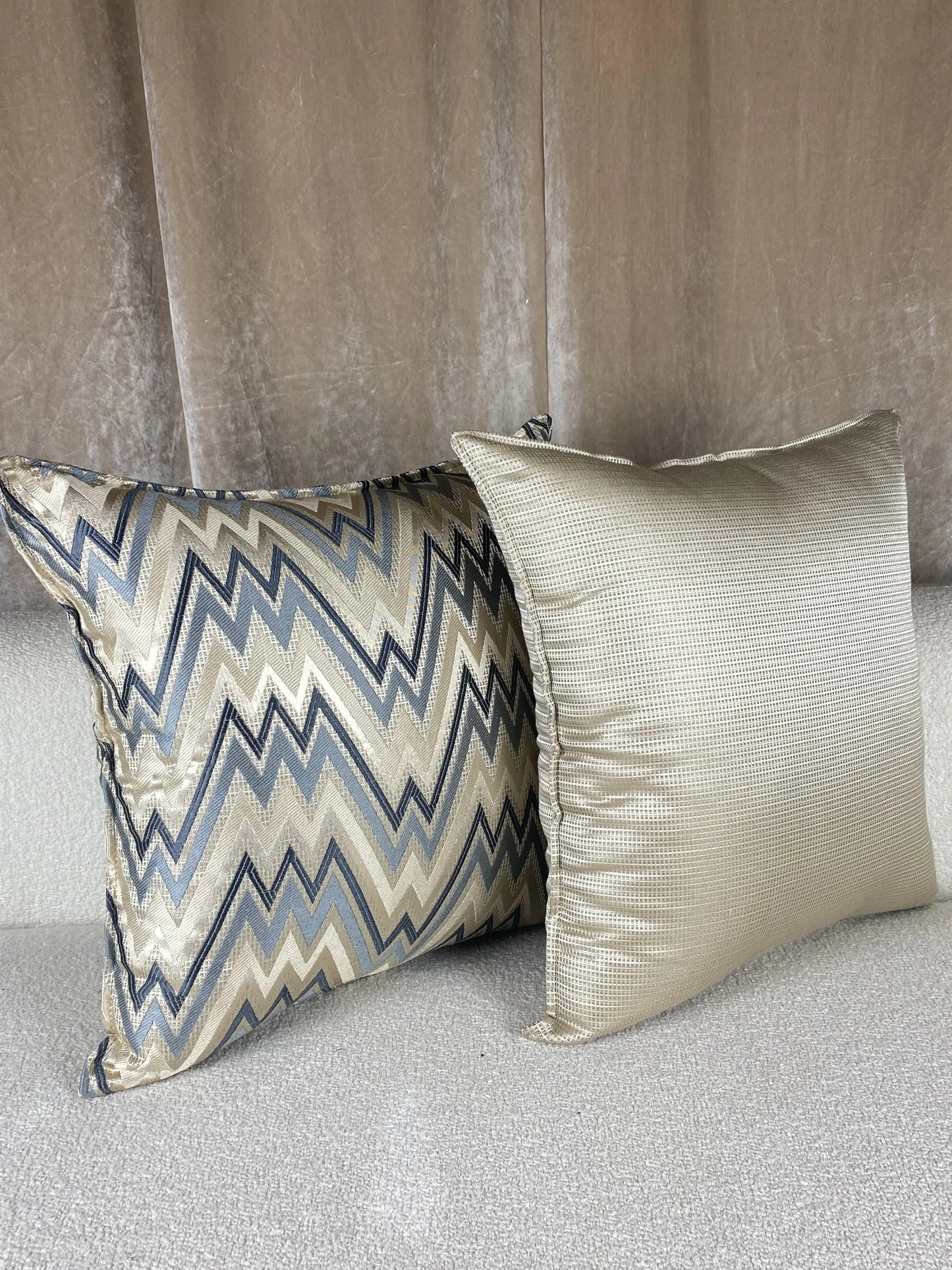 Coussin en Brocard bleu