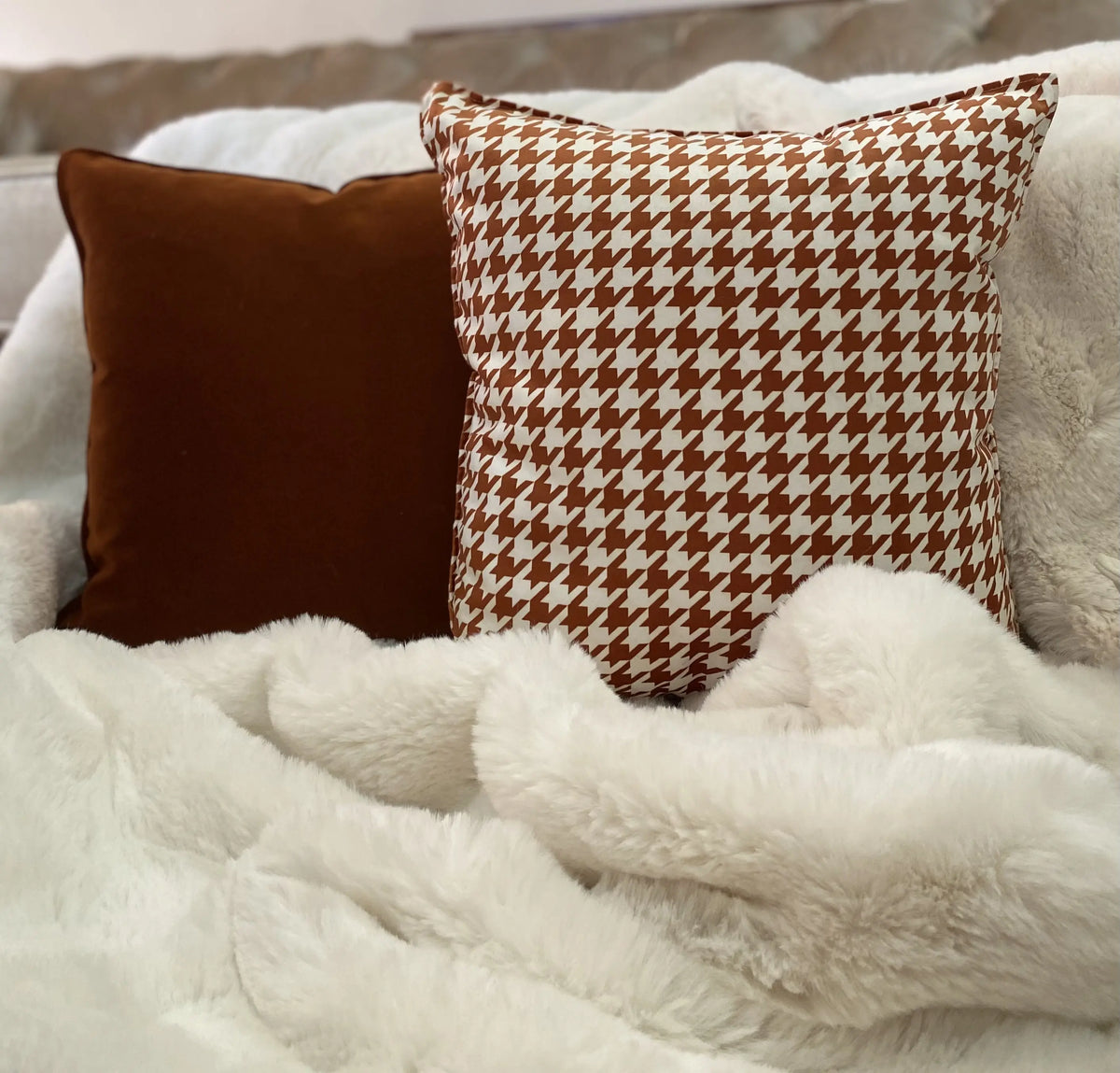 COUSSIN VELOUR UNI CAMEL