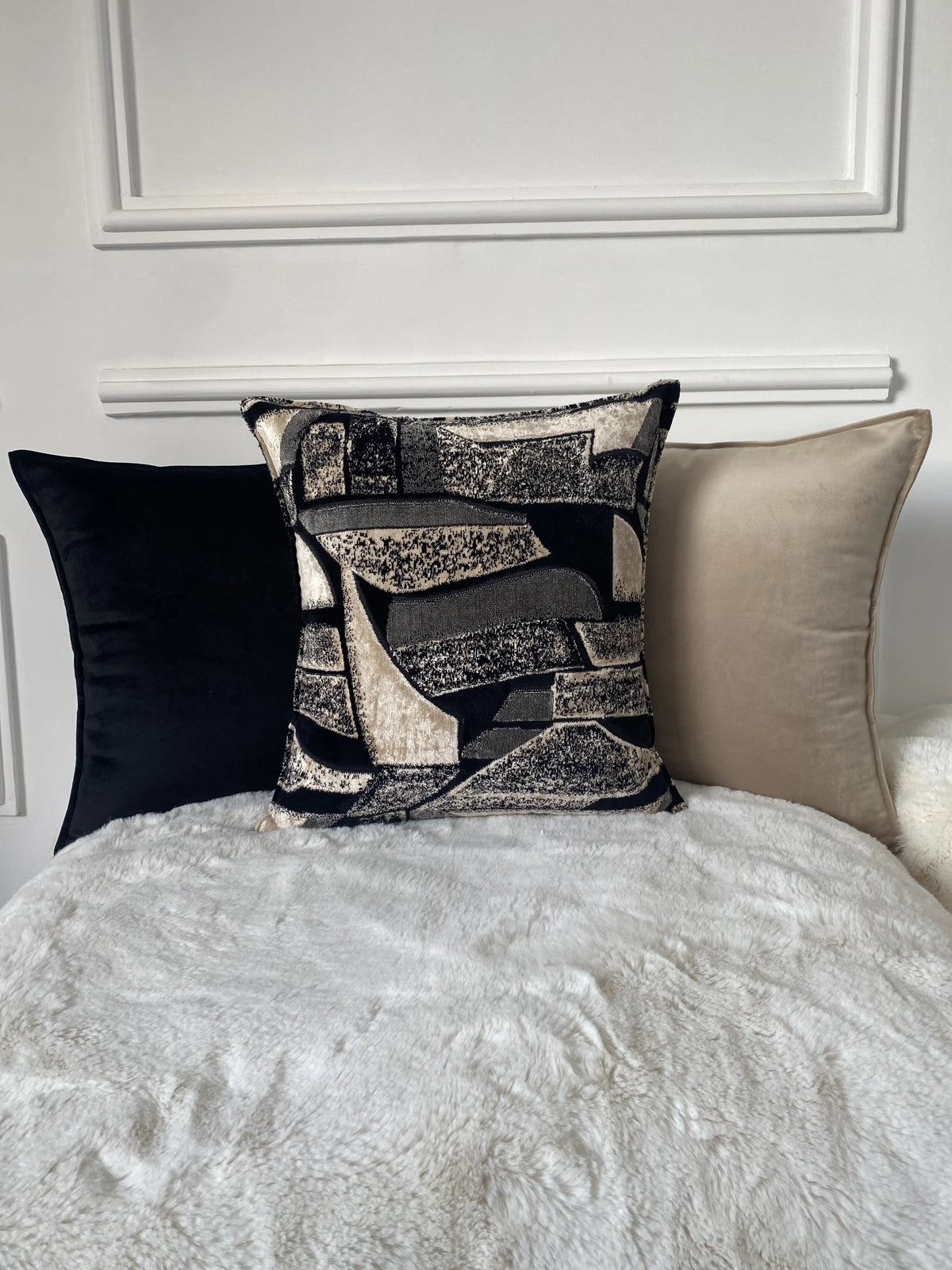 COUSSIN VELOURS PATCHWORK NOIR & OR