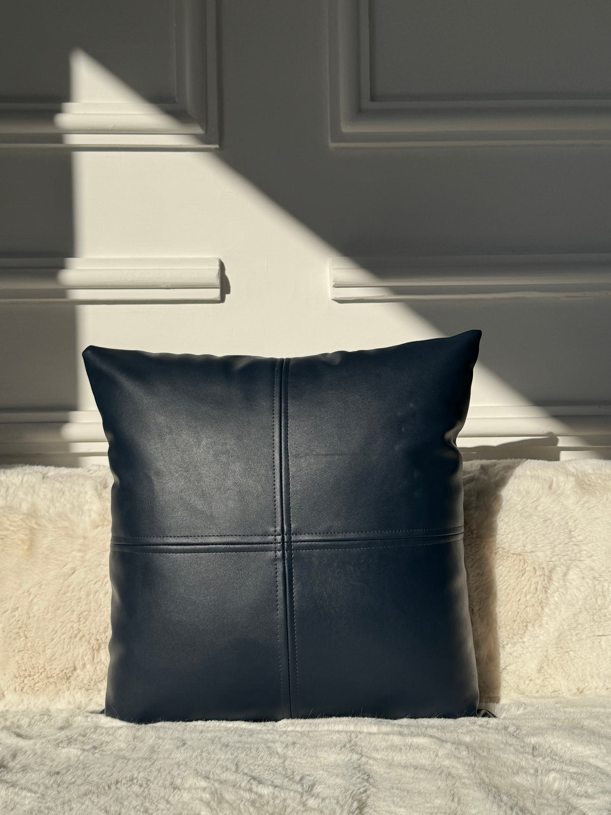 COUSSIN SIMILICUIR BLEU