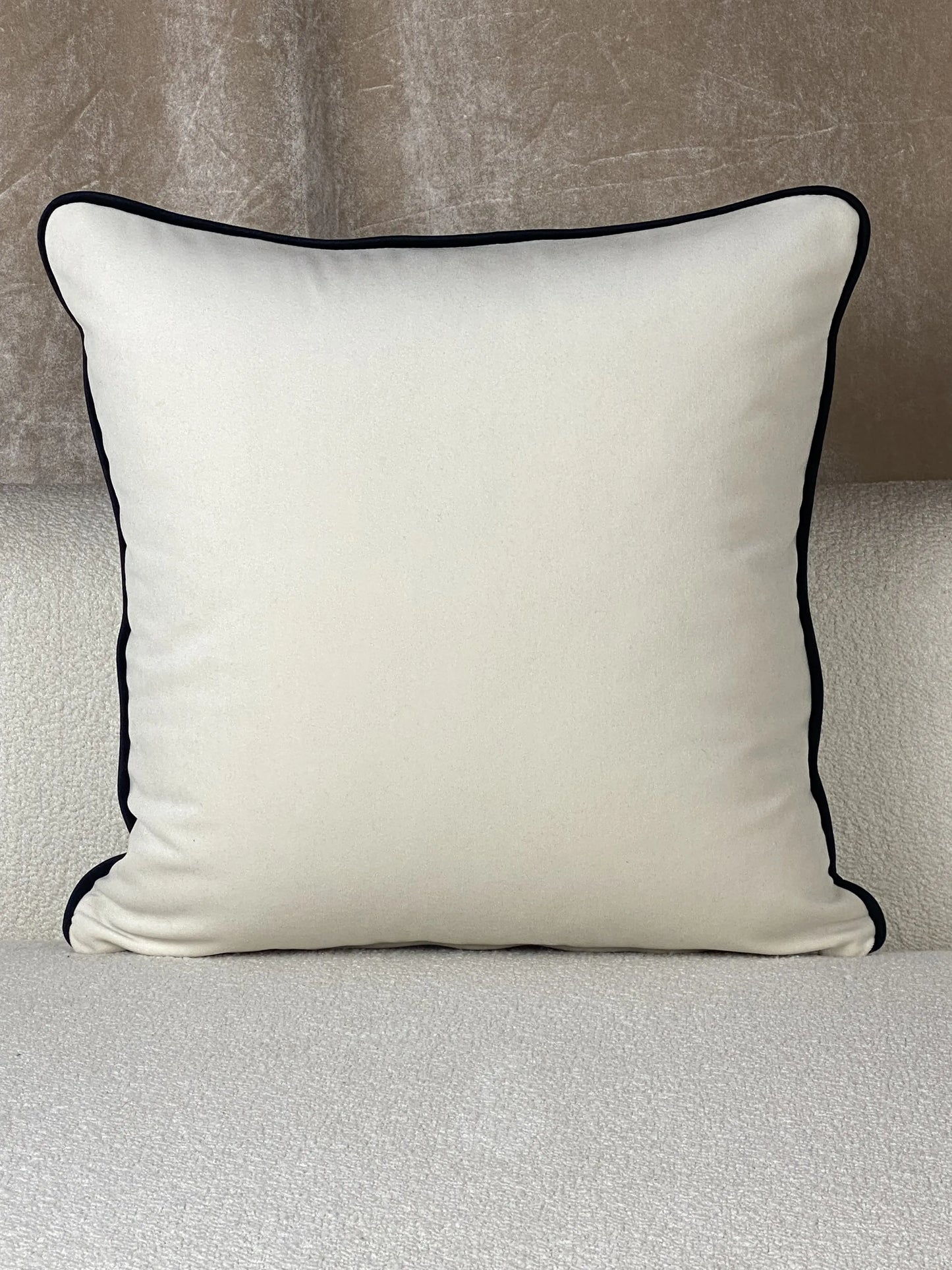 COUSSIN VELOUR BLANC CASSÉ / NOIR