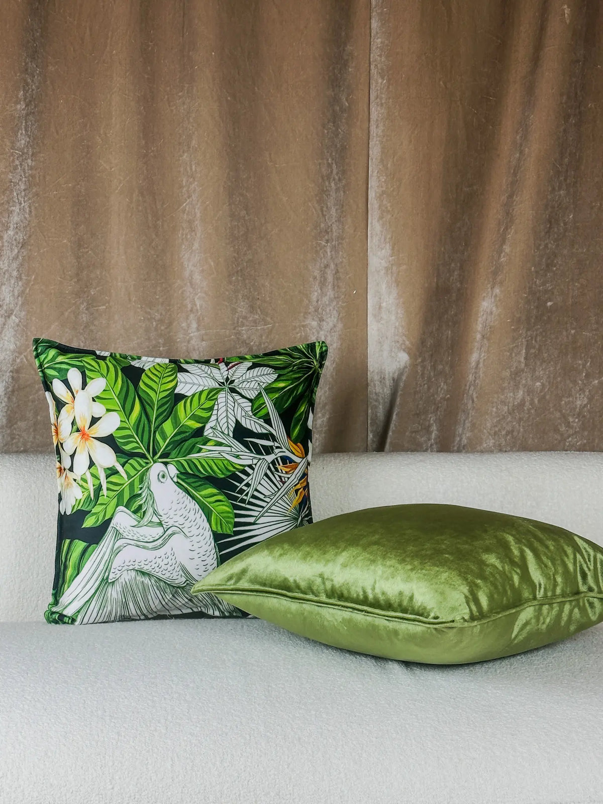 COUSSIN VELOUR TROPICAL OISEAU VERT