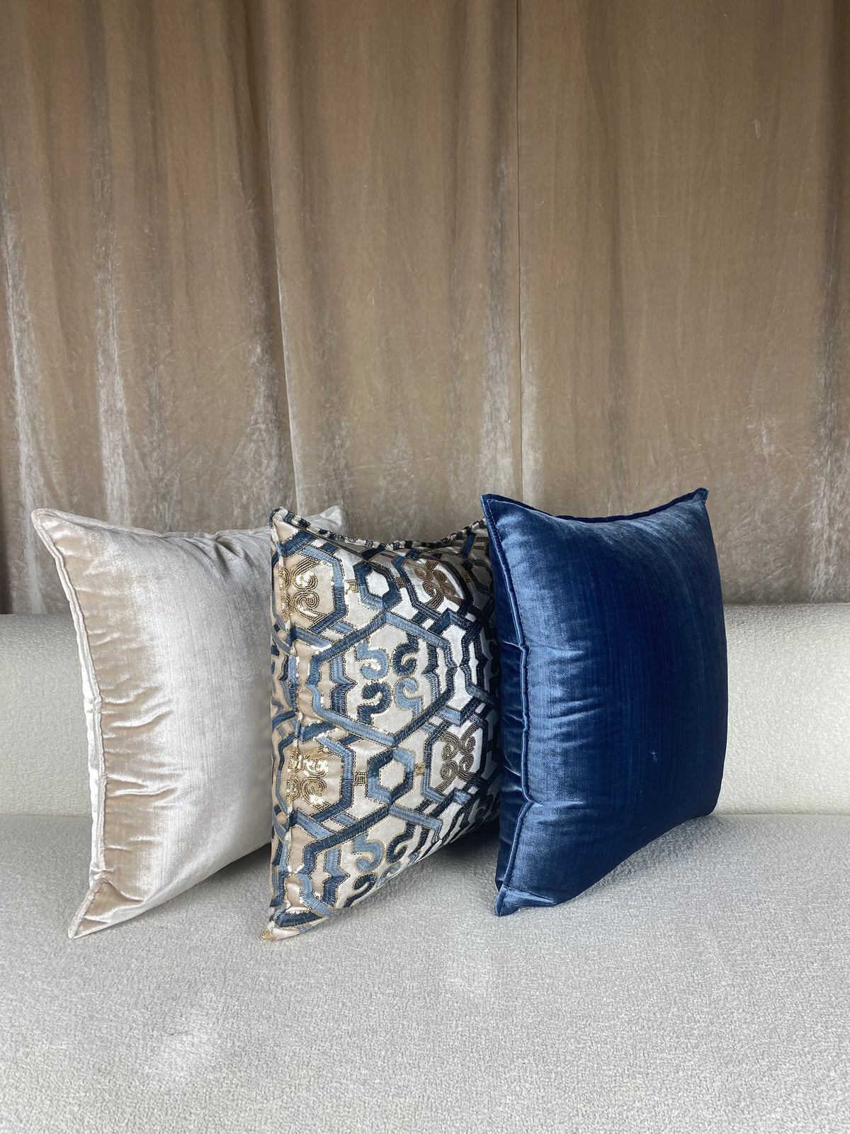 COUSSIN VELOUR UNI PERLE