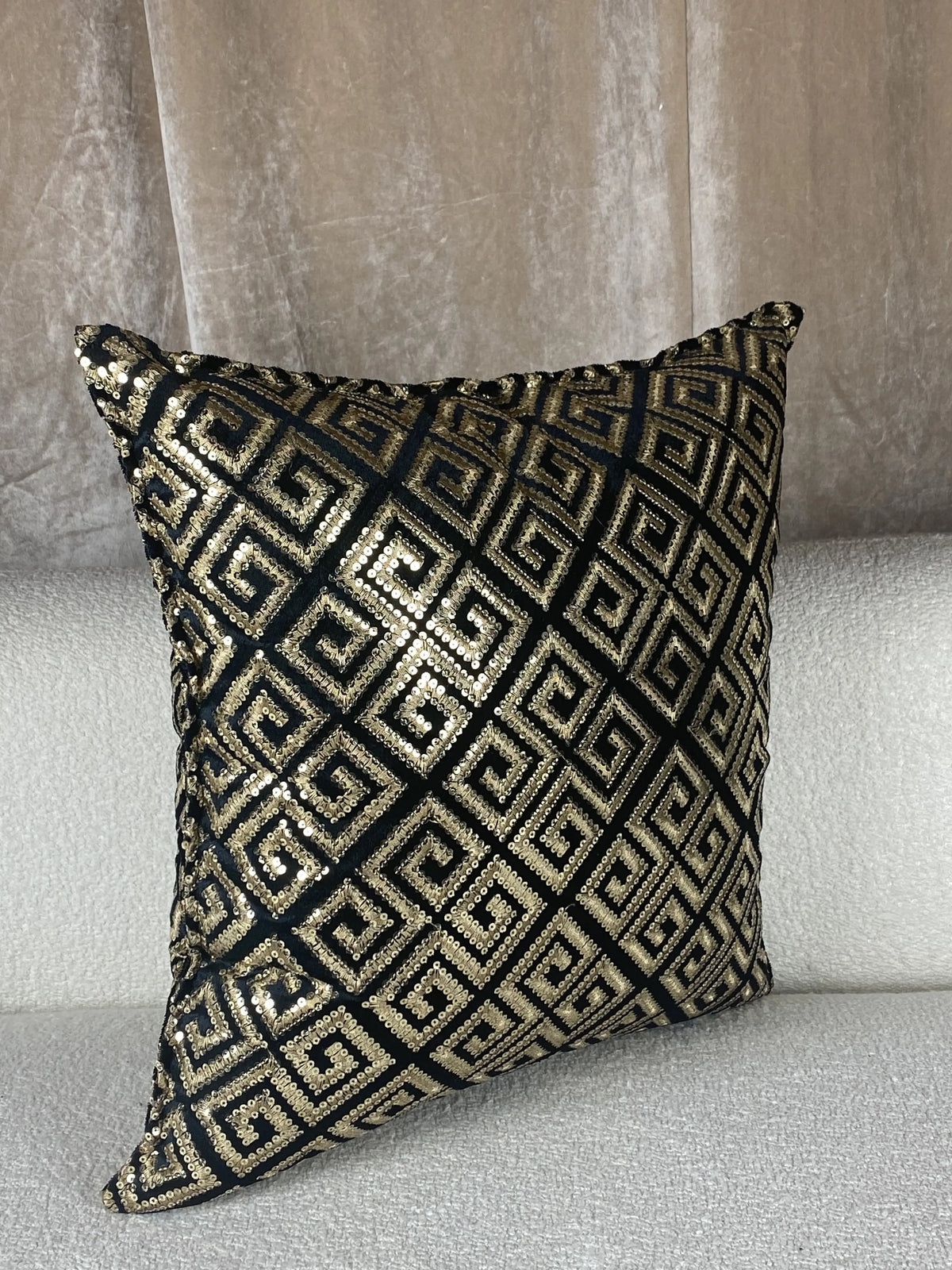 MOTIF DORÉ NOIR GRECQUE