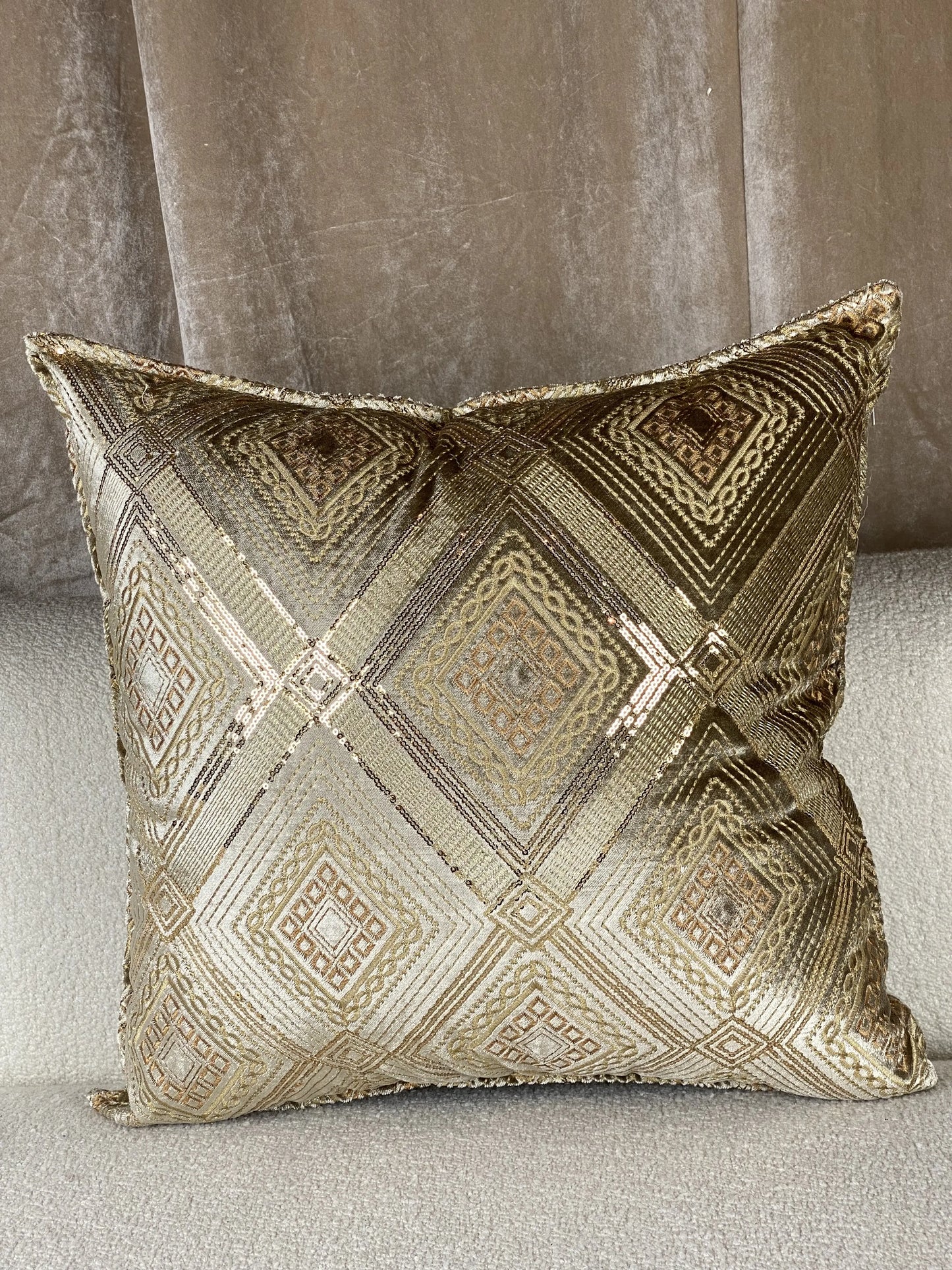 MOTIF DORÉ BEIGE