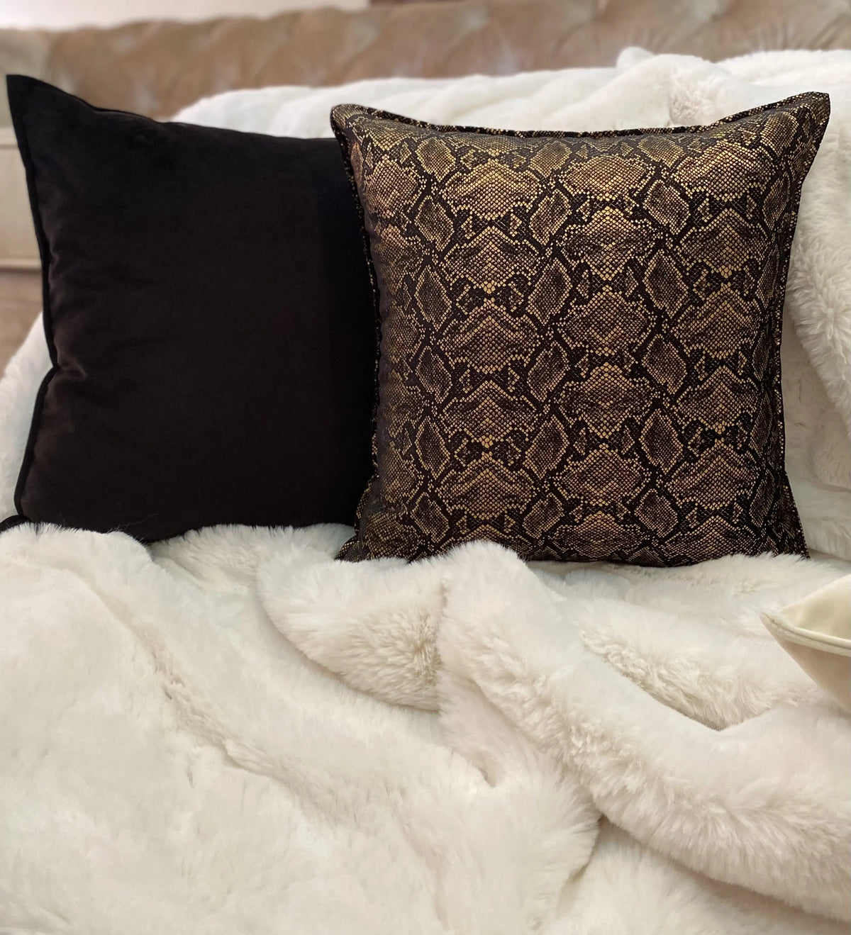 MOTIF DORÉ NOIR PYTHON