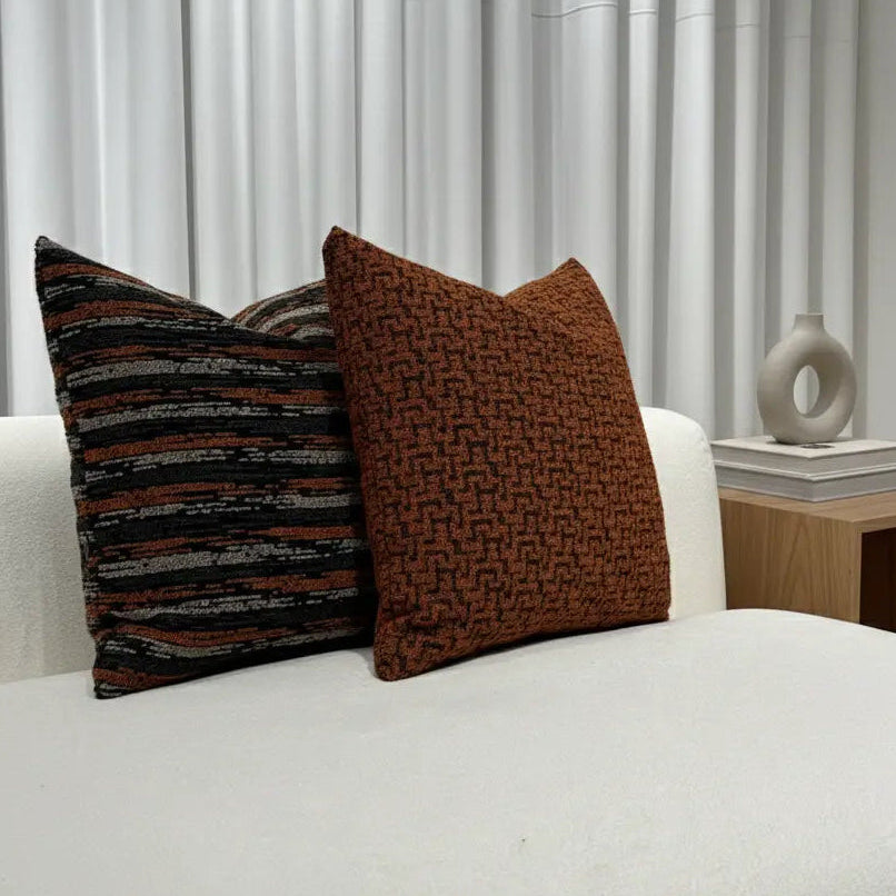Coussin jacquard labyrinthe rouille